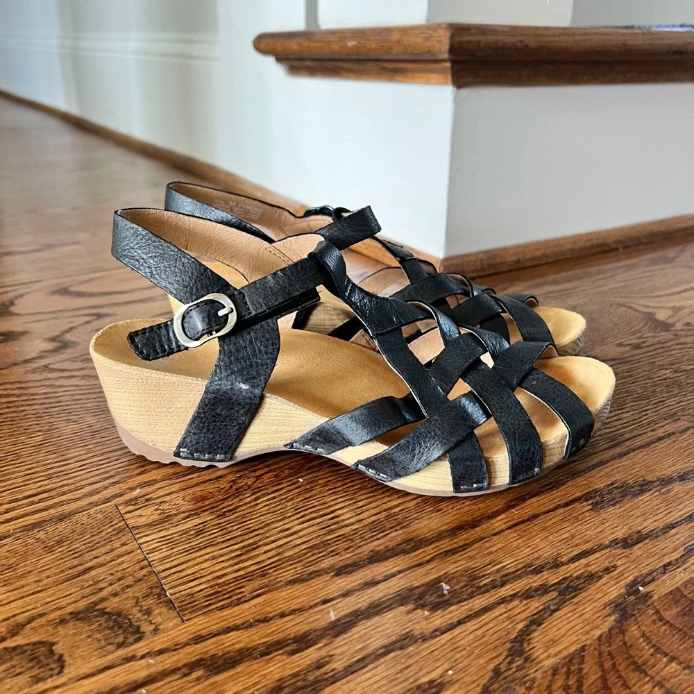 Dansko Womens‎ Black Leather T-Strap Wedge Sandals Size 39 EU 8.5-9 US Strappy